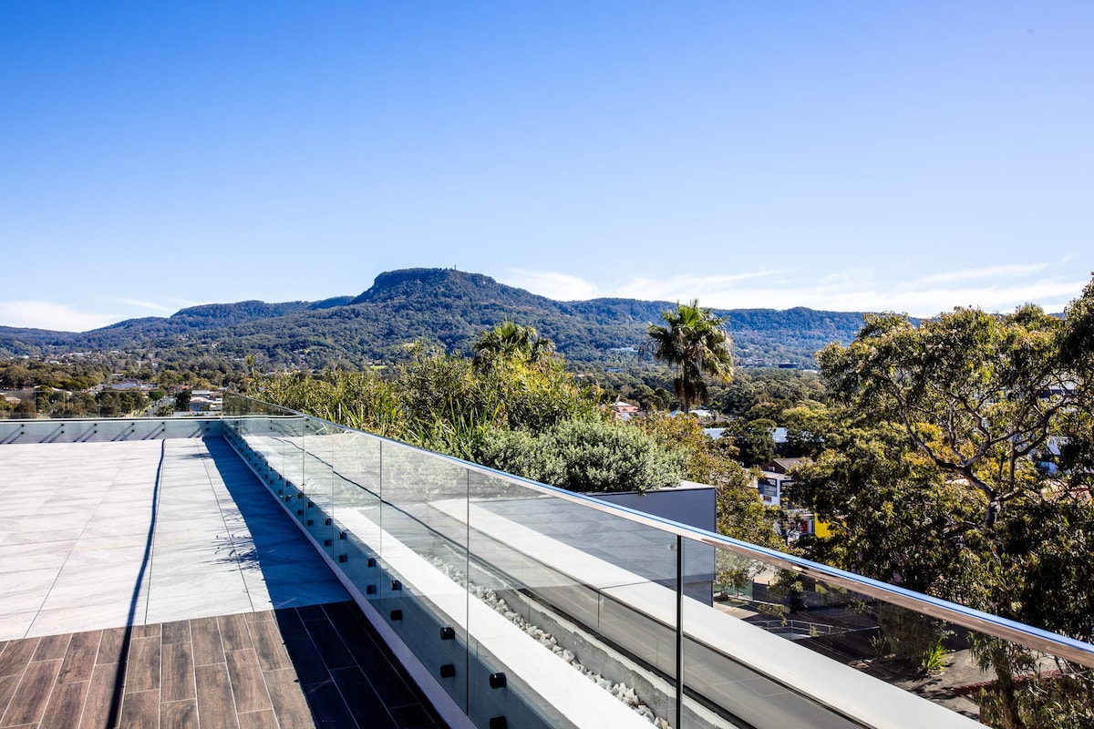 Scenic Wollongong Gem - City Location with Rooftop