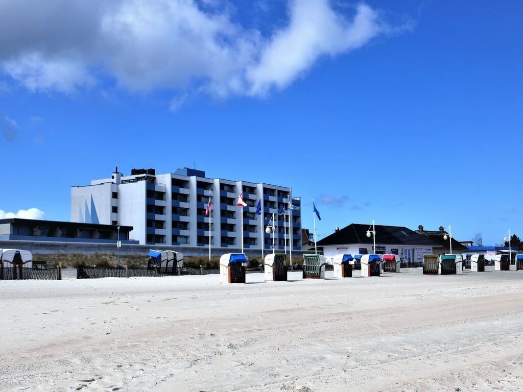 Lookout beach hotel