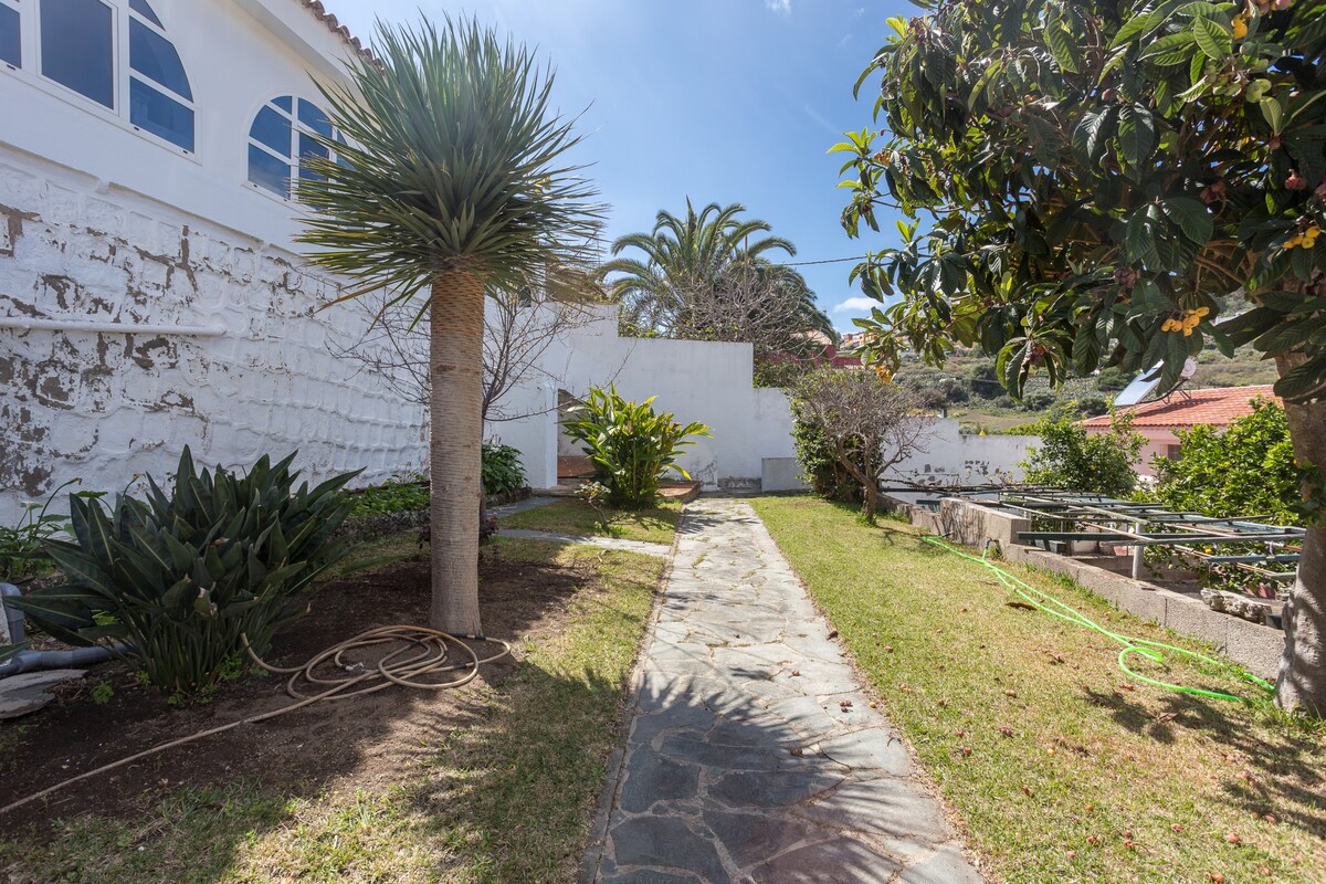 Bandama Country Home - 2BR with garden