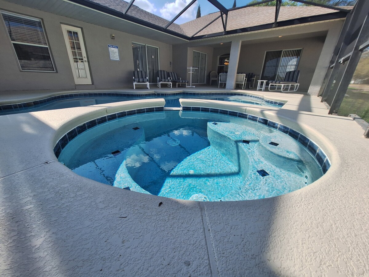 Private Pool Home with Spa & Games Room