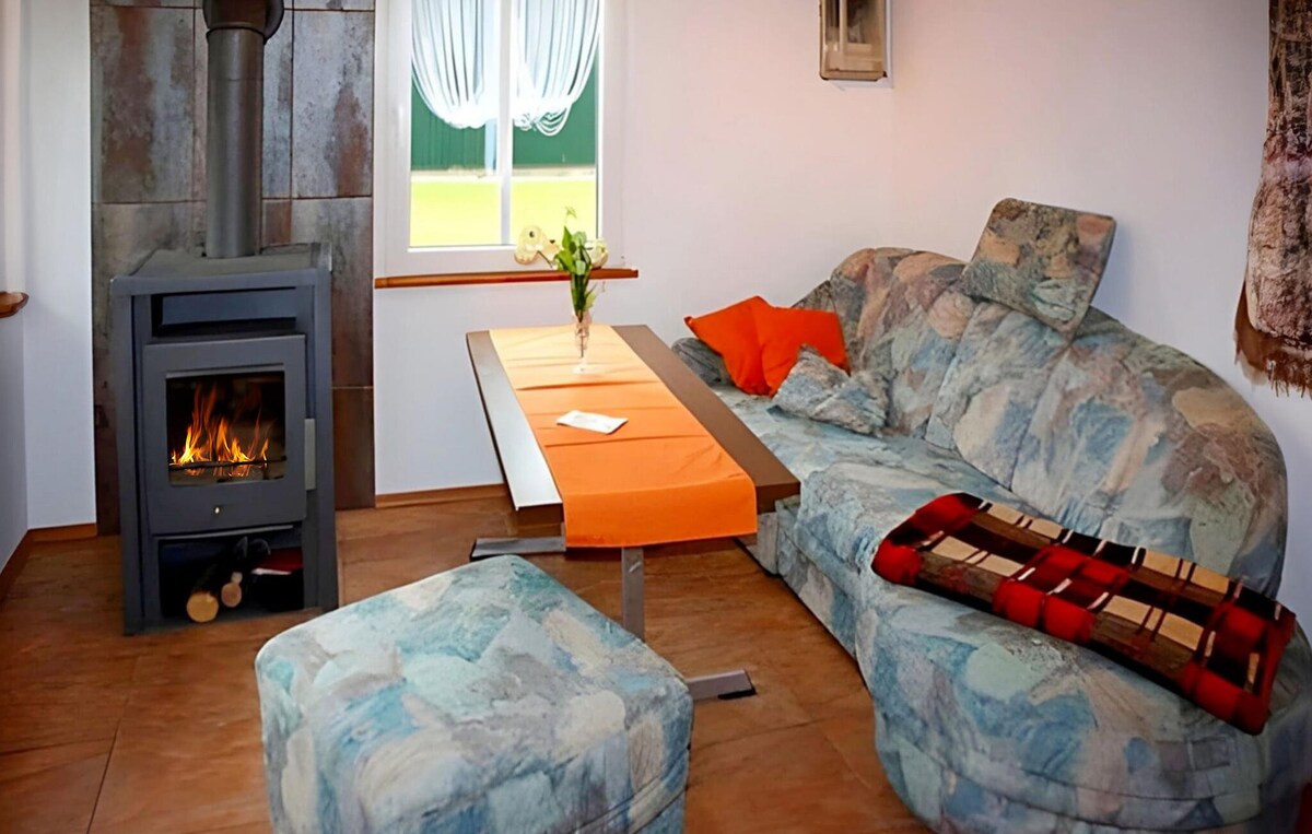 2 bedroom cozy home in Rheinsberg OT Warenthi