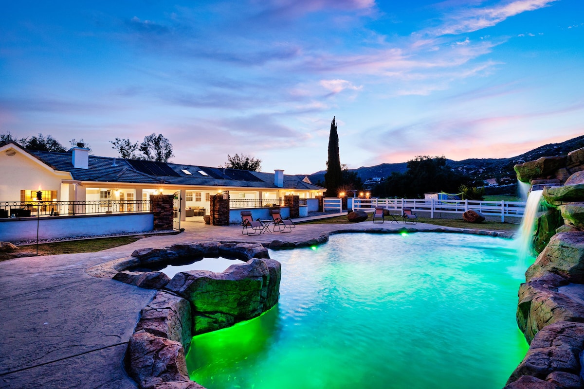 Stunning Pool, Spa,Volleyball,Pool Table,Views!