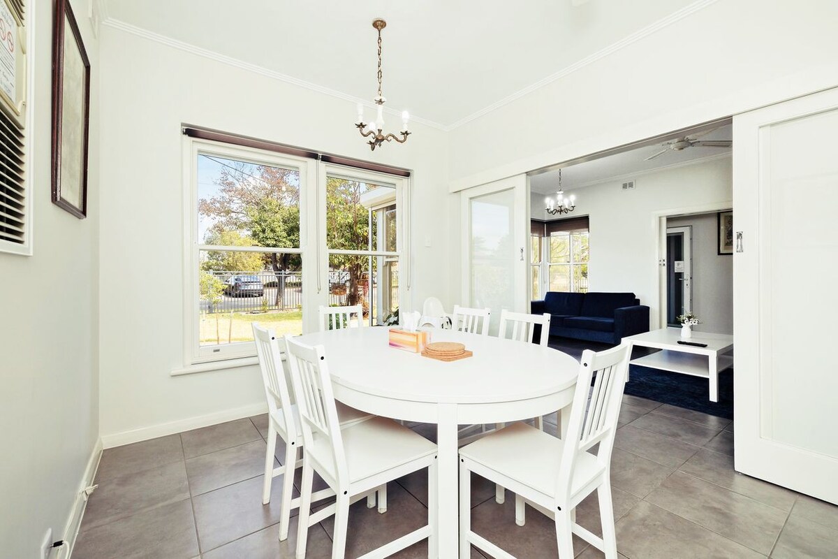 6 BR House Near Adelaide Airport