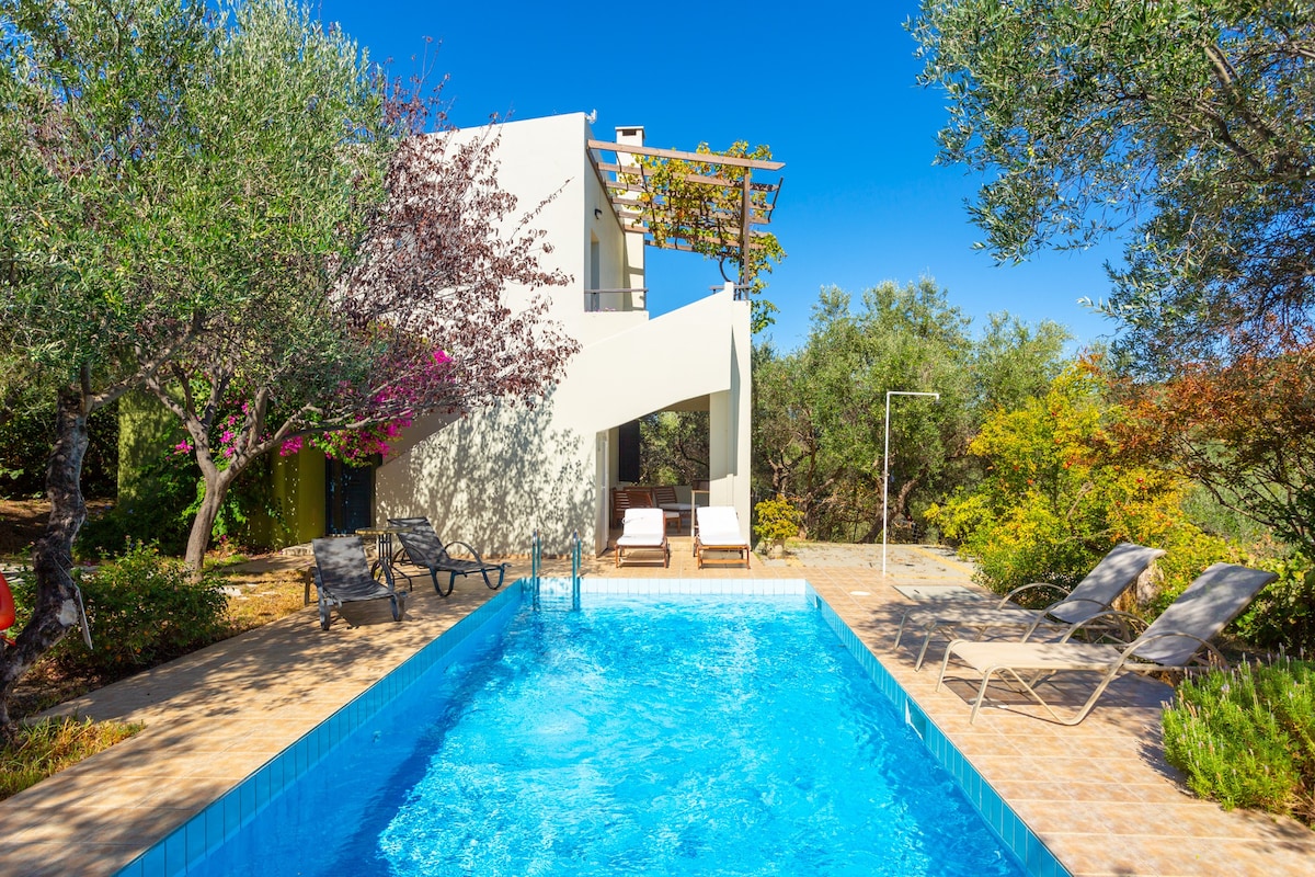 Villa Manolis: Large Private Pool, A/C, WiFi, Eco-Friendly