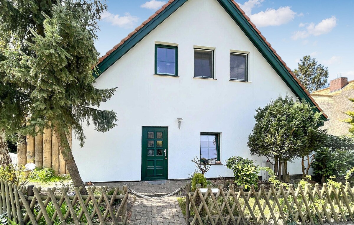 Beautiful home in Fuhlendorf with WiFi