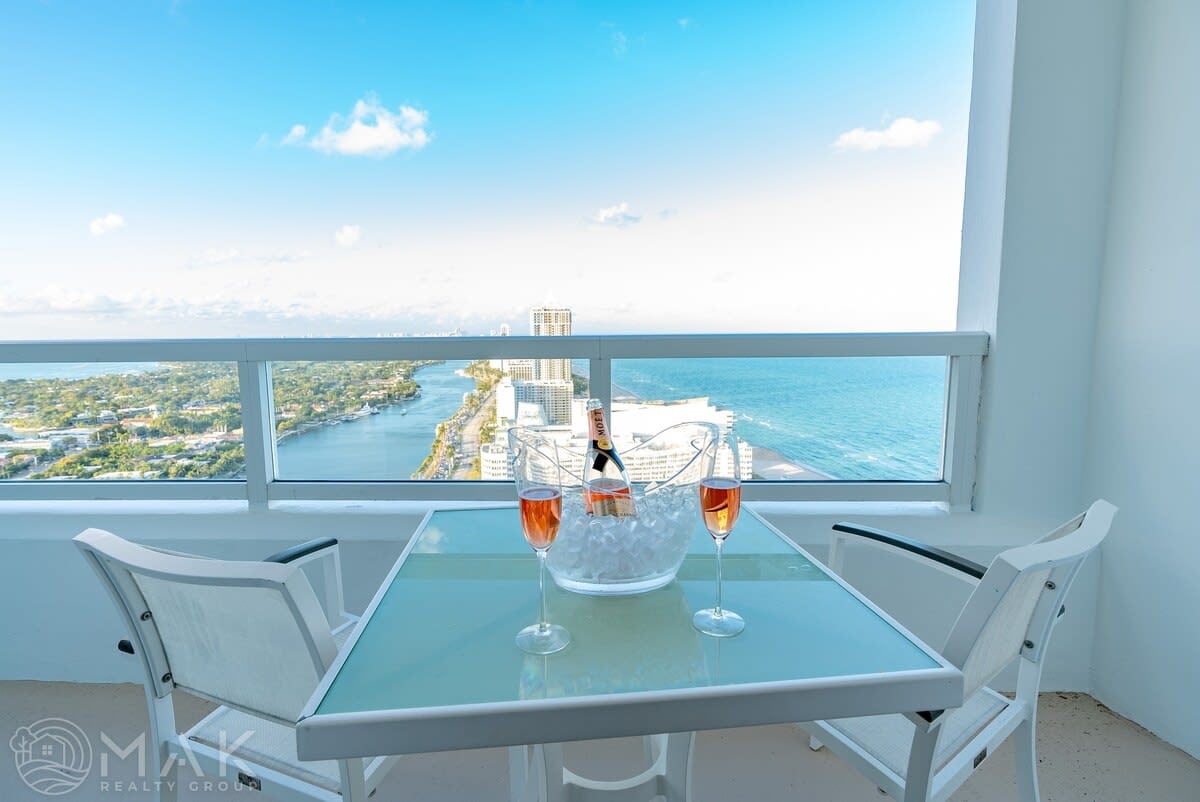 FontaineBleau|1BR High Floor|Stunning Resort Views