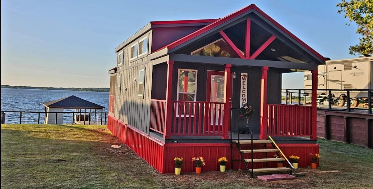 Lake Front Cottage Paradise!