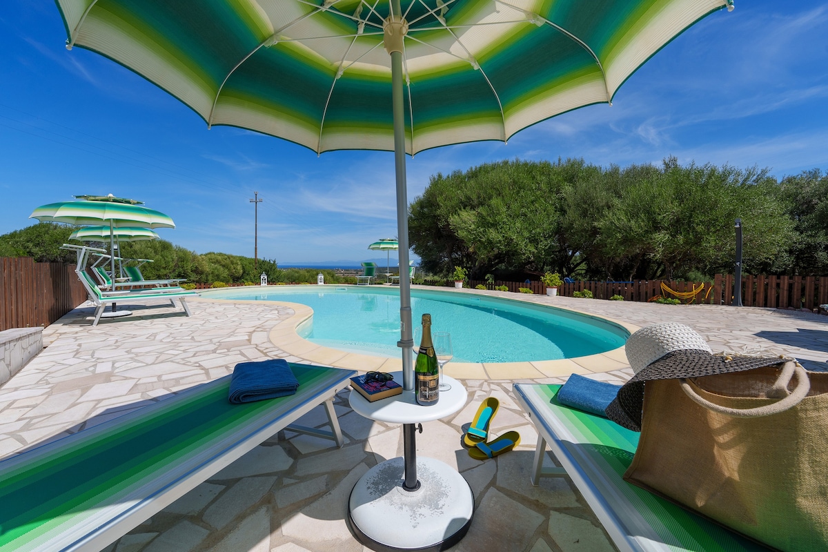 Casa Ginestre piscina e vista mare