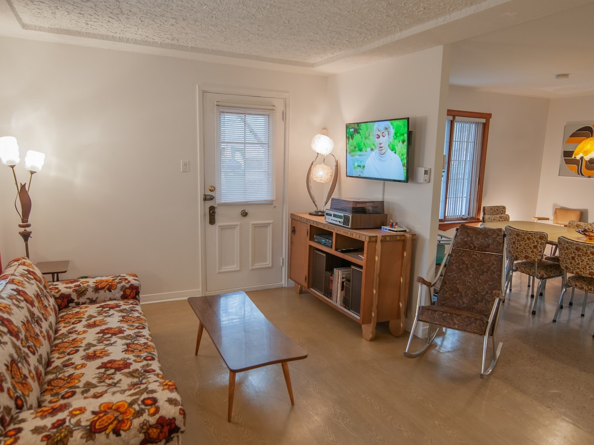 Maison Gagnon-House-Family-Ensuite-Balcony