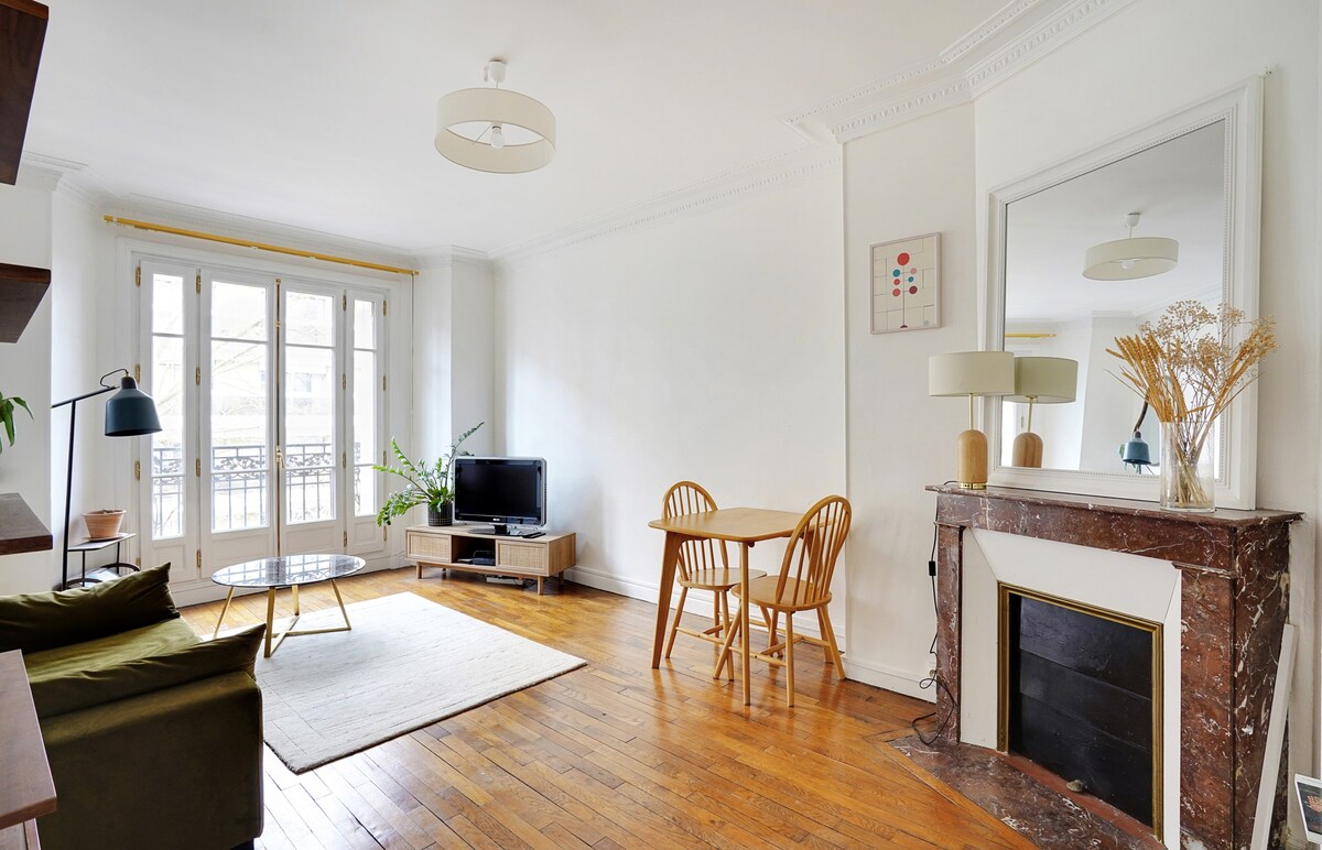 Buttes Chaumont charming apartment for 4 people