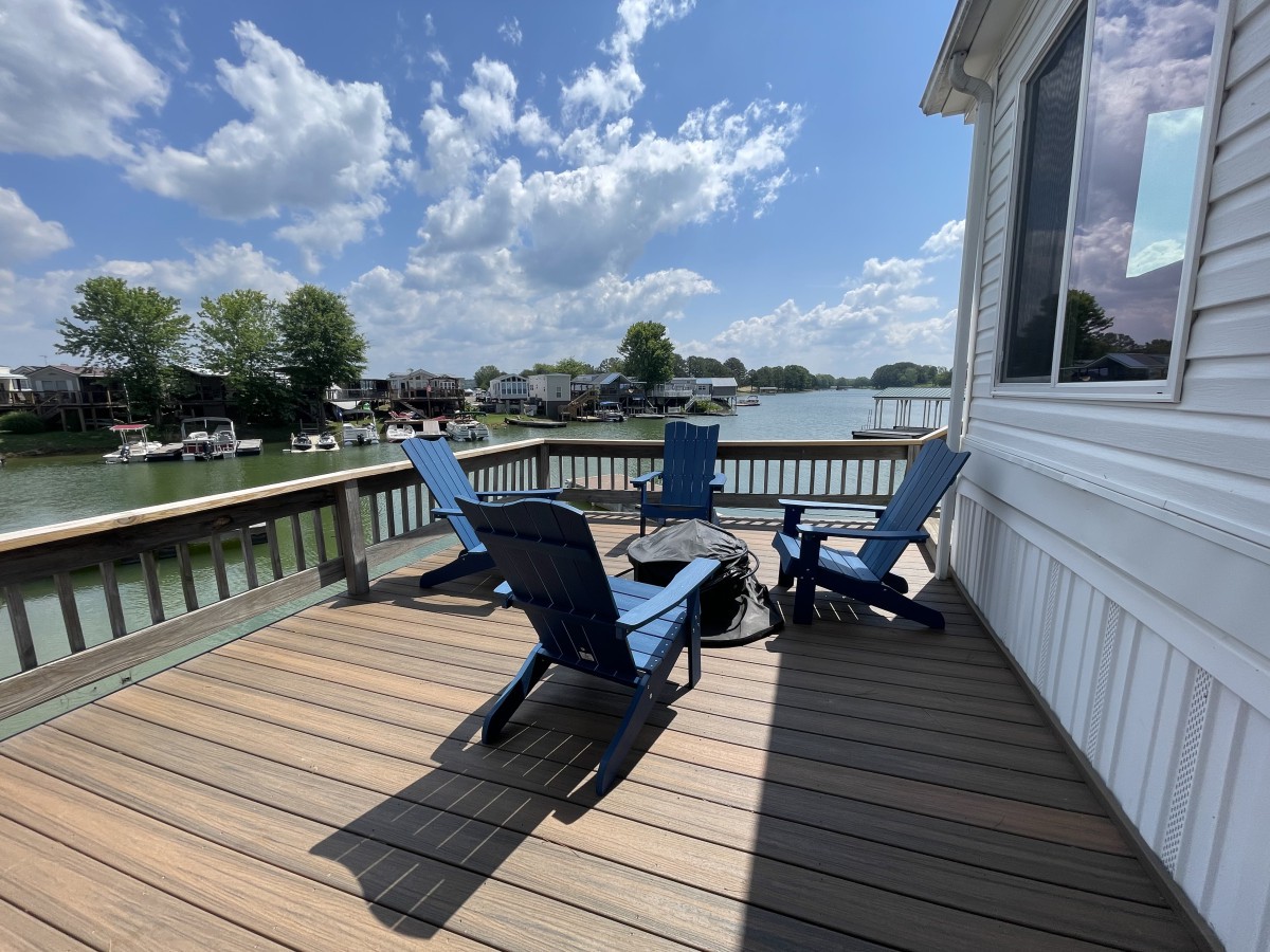 Lakeside Loft with dock