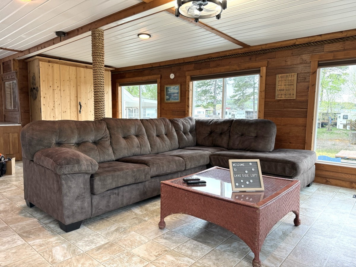 Lakeside Loft with dock