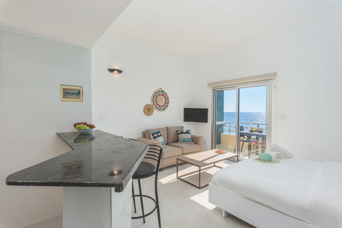 Beachfront Studio in Kfar Abida with Stunning View