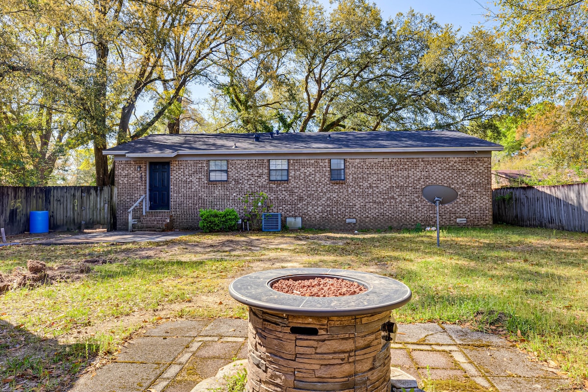 Charming Satsuma Home ~ 14 Mi to Mobile!