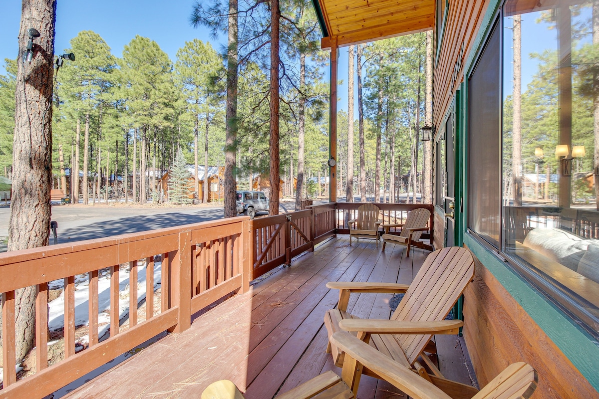 Peaceful Pinetop Getaway w/ Fireplace & Gas Grill!