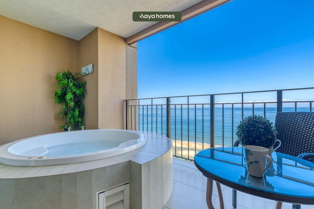 Beachfront Condo - Private Jacuzzi - Ocean View