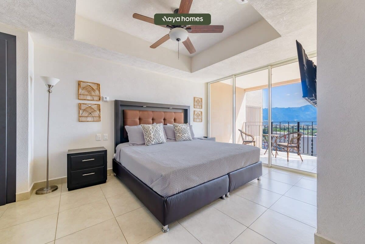 Beachfront Condo - Private Jacuzzi - Ocean View