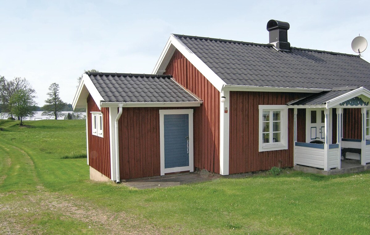 Lovely home in Ambjörnarp with lake view