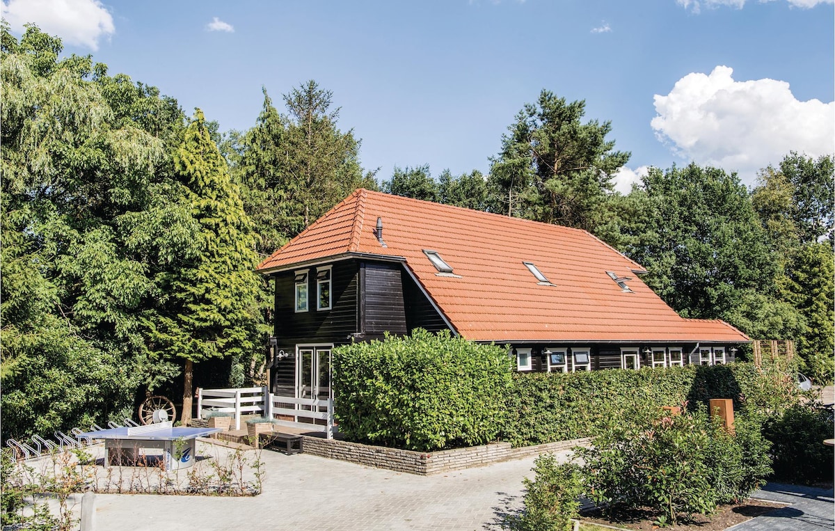 Nice home in Bruchterveld with 8 Bedrooms and WiFi