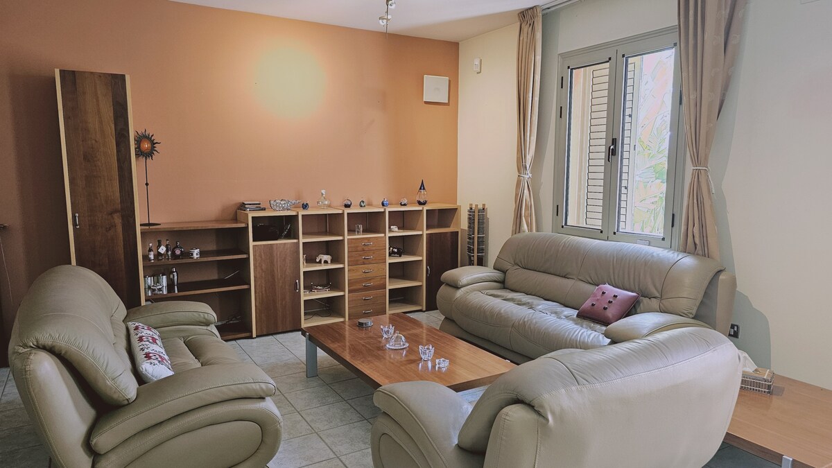 STAY: Zenon House|3 BR|Desk|Fully Equipped Kitchen