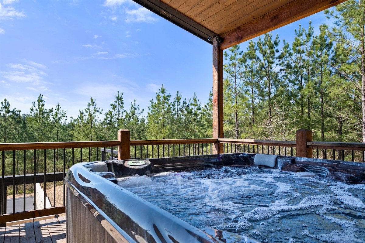 Hot Tub | Firepit | Outdoor Fun