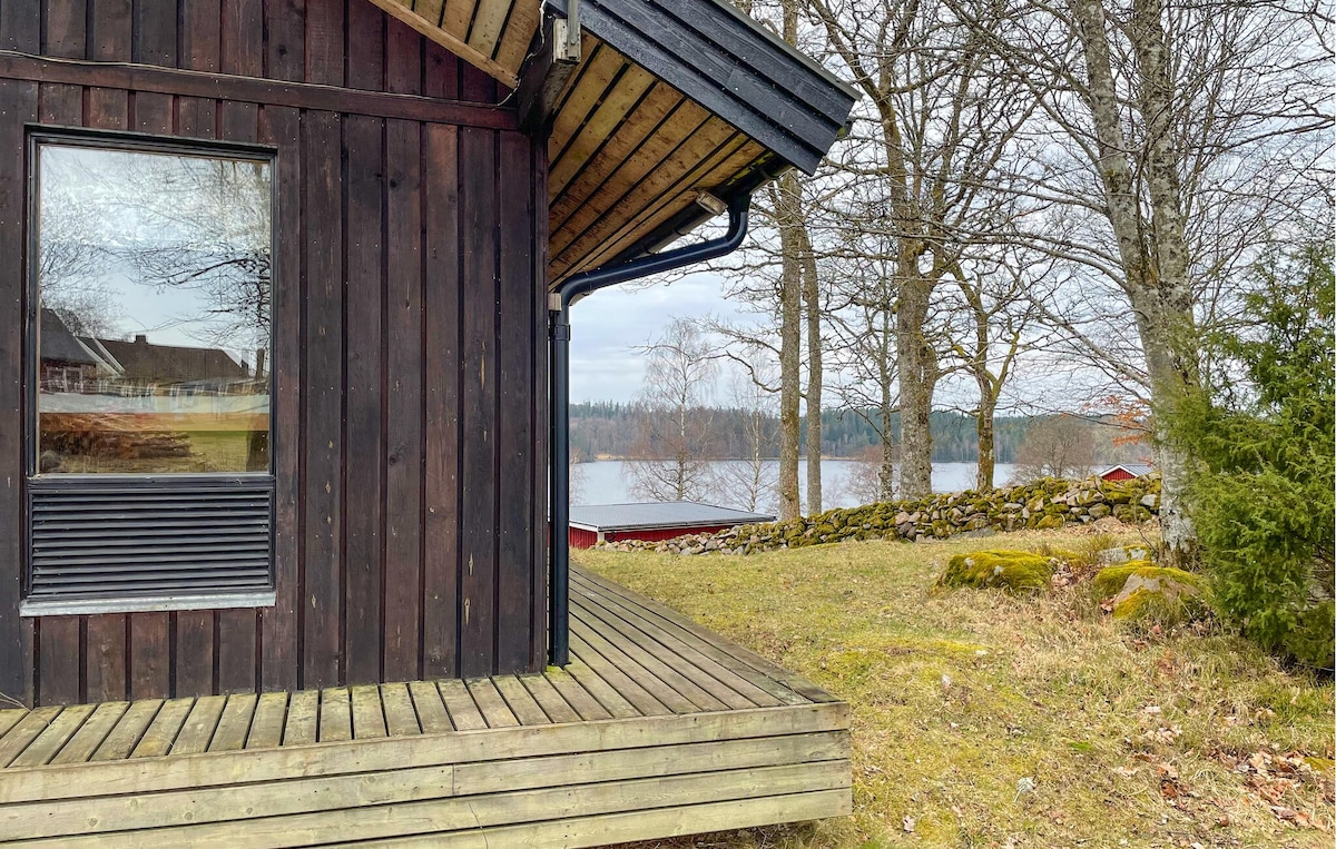 Stunning home in Smålandsstenar with WiFi