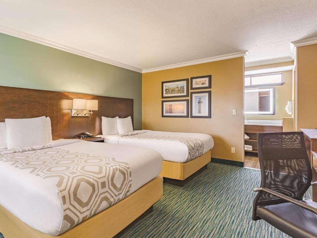 Executive King Room Near Green Hills Park SAN