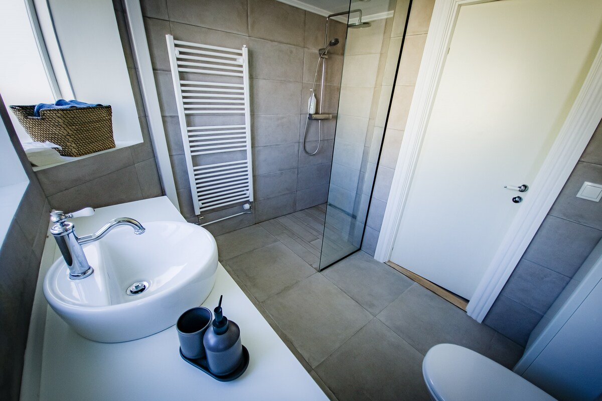 Guesthouse Holl - Double Room with Private Toilet