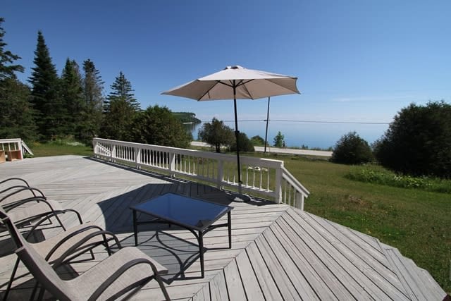 Waterfront on Georgian Bay- Private Deck and Yard