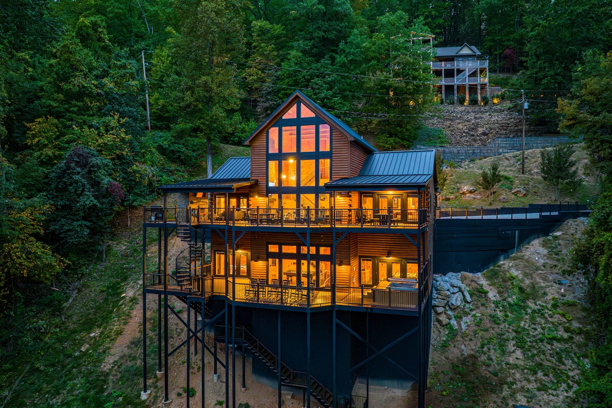 Extraordinary 5-Bedroom Cabin with Views