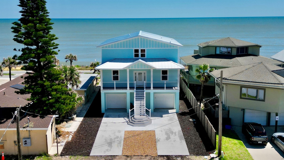 Beachfront house w ocean views, game room & more!