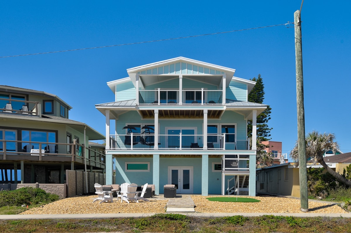 Beachfront house w ocean views, game room & more!