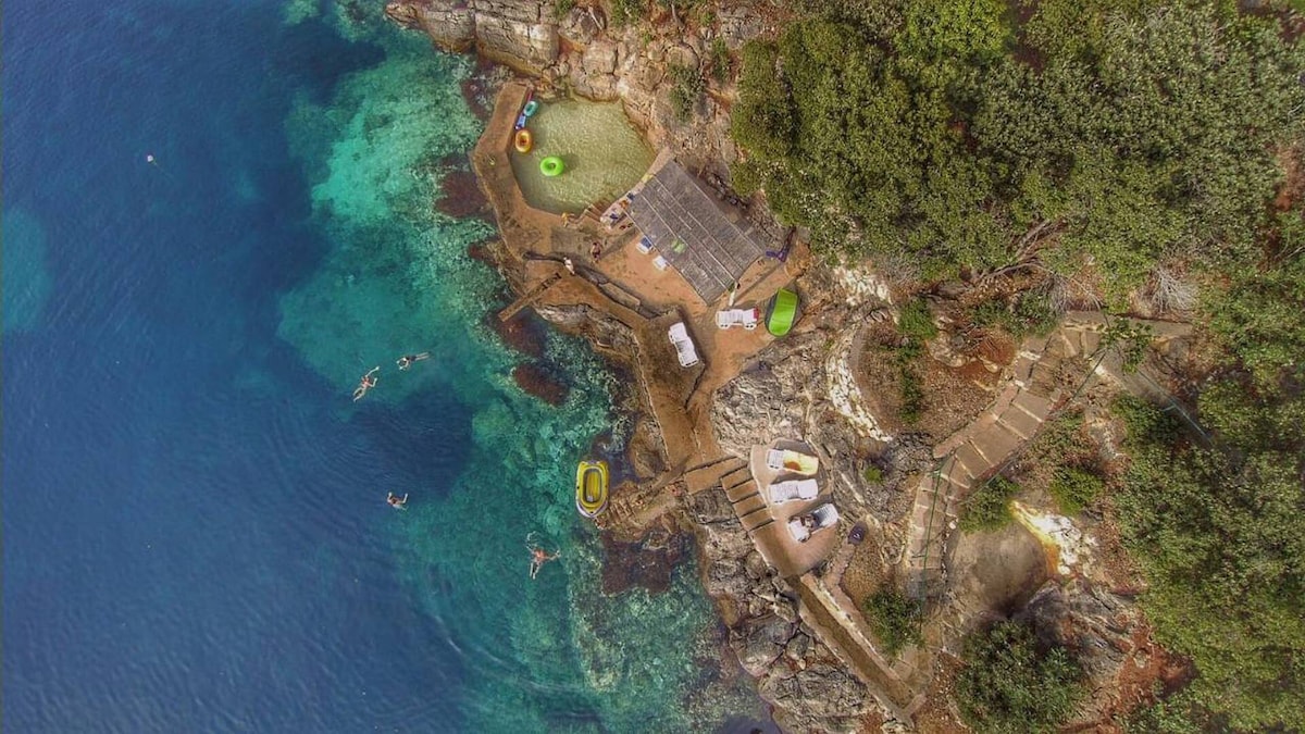 Peaceful Villa Palma infinity pool in Dubrovnik