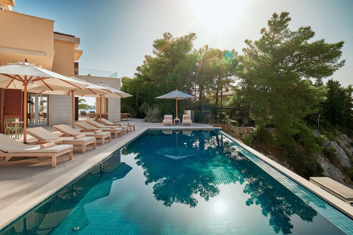 Beautiful Villa Crystalsea 2 with a pool in Hvar