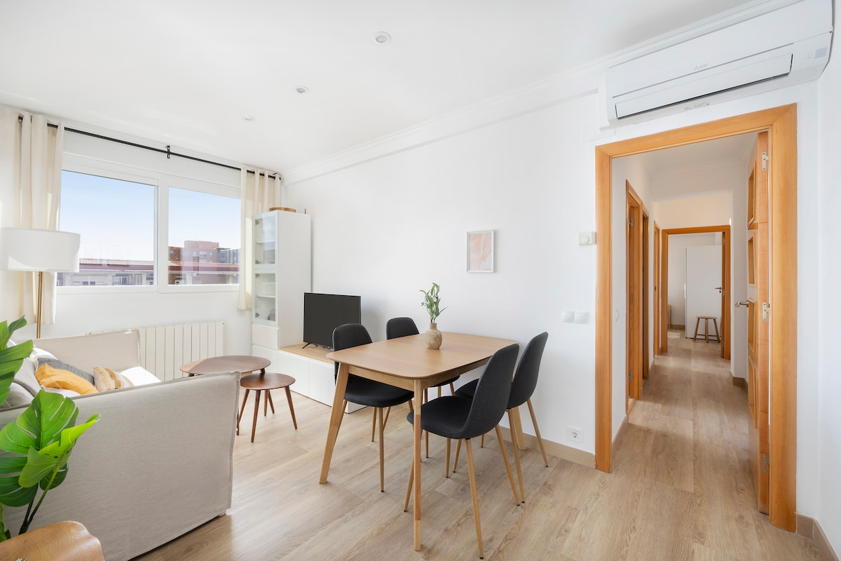 Amazing 3bdr apt  in Cornella 1 mins from Metro