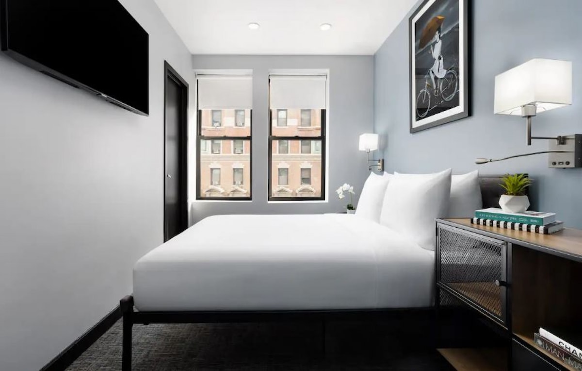 Great Room for 2 in Times Square