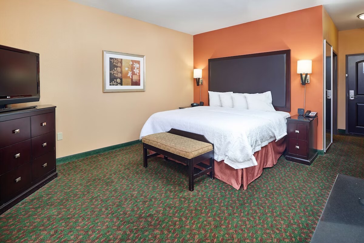 Cozy Stopover w/ Free Parking, Just Off I-35, Pool