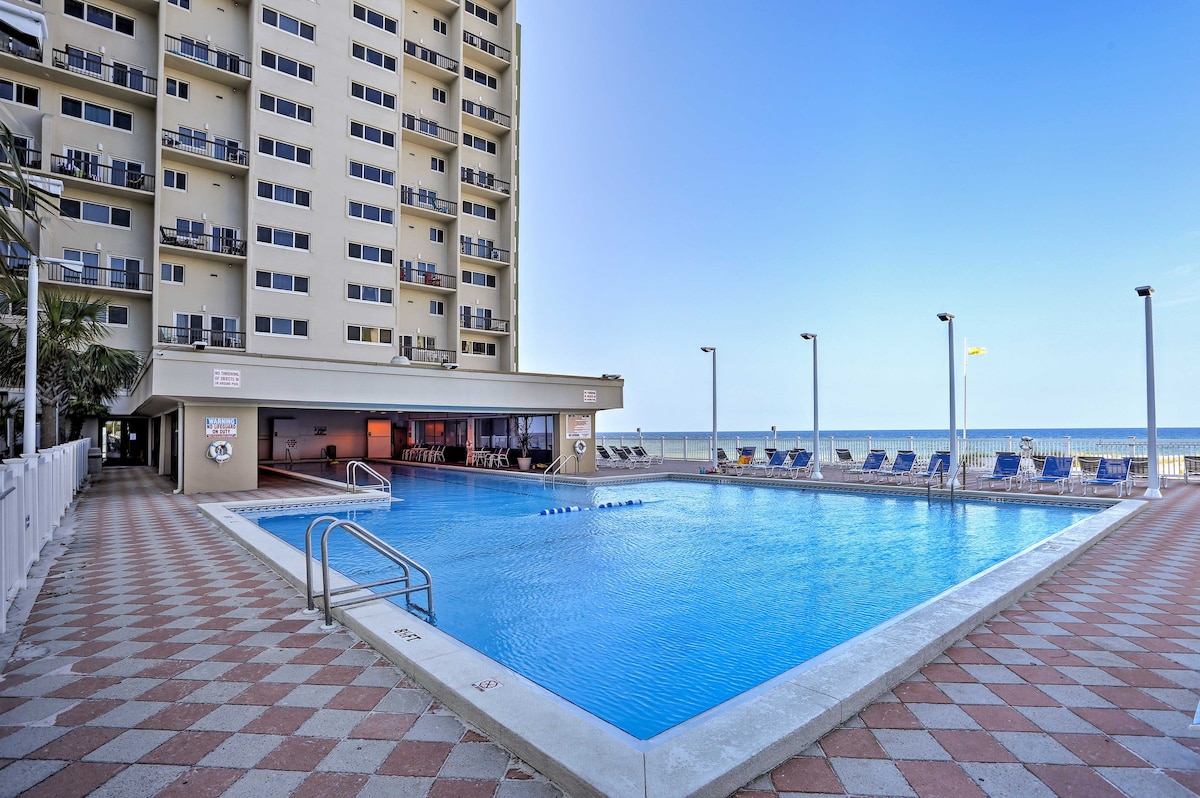 Beachfront Panama City Condo w/ Balcony + Views!