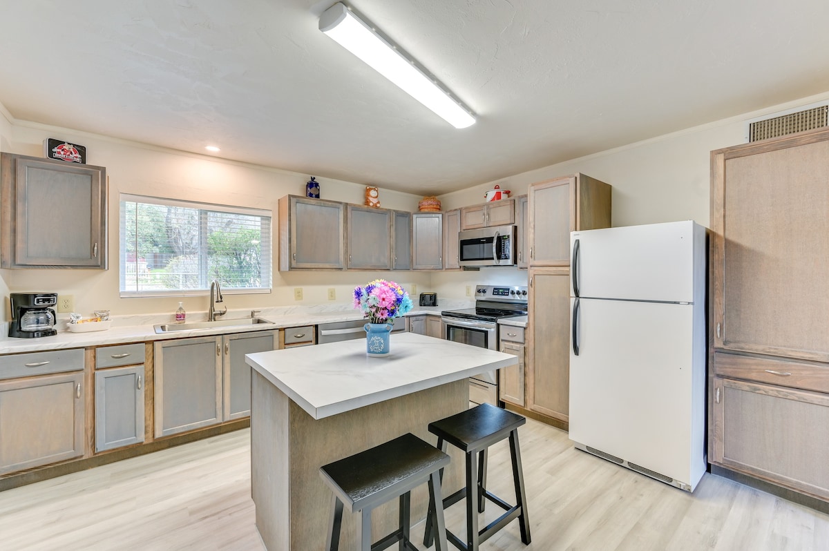 Pet-Friendly Camp Verde Home w/ Gas Grill!