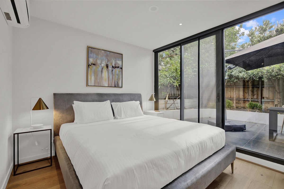 Sophisticated 2-Bed by St Kilda Botanical Gardens