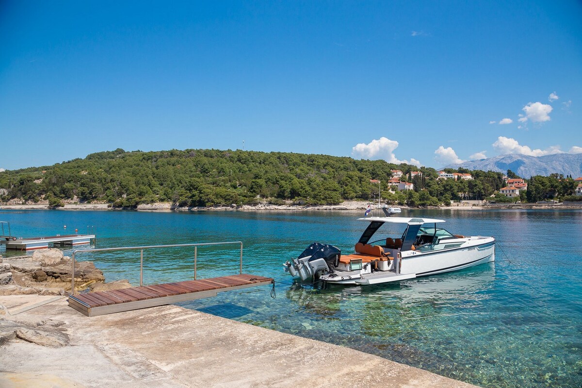 Luxury Villa Bohemian 2 heated pool near sea
