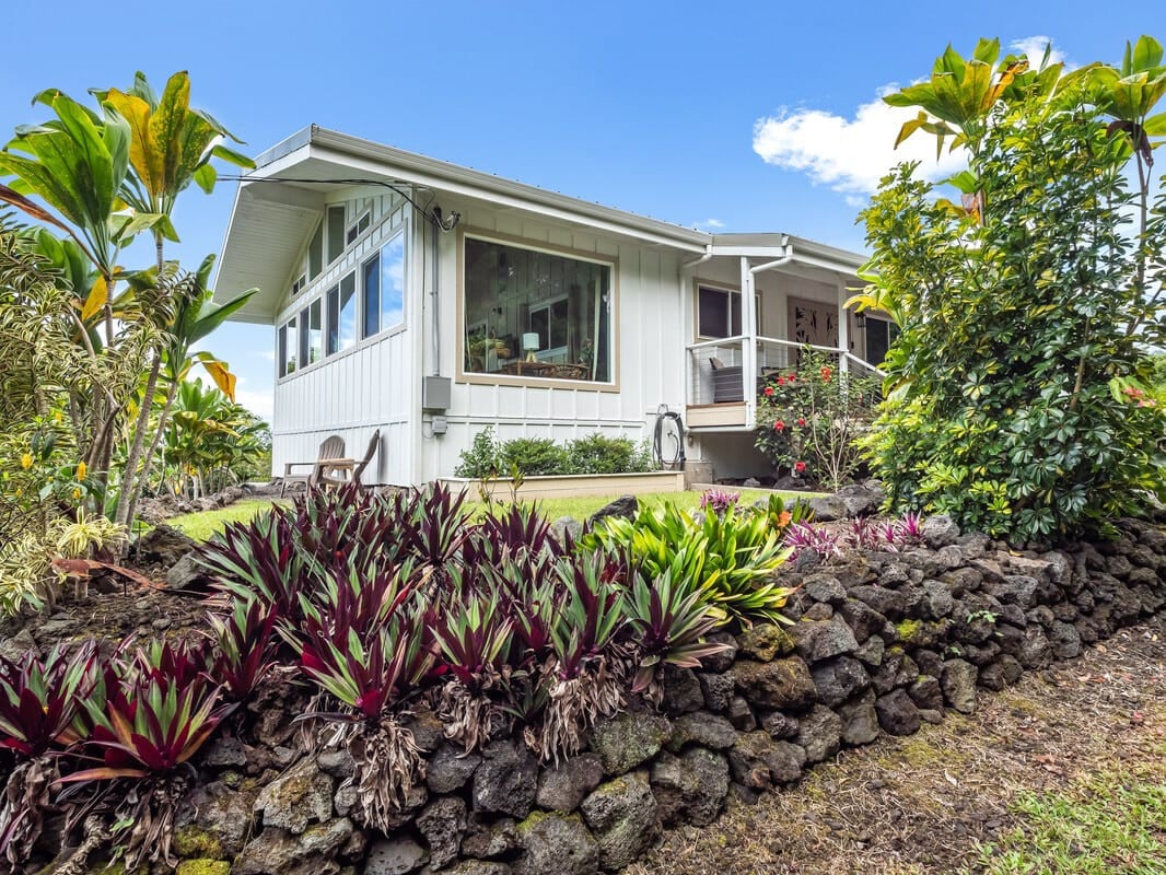 South Kona Farm House on 22 Acres in Milolii