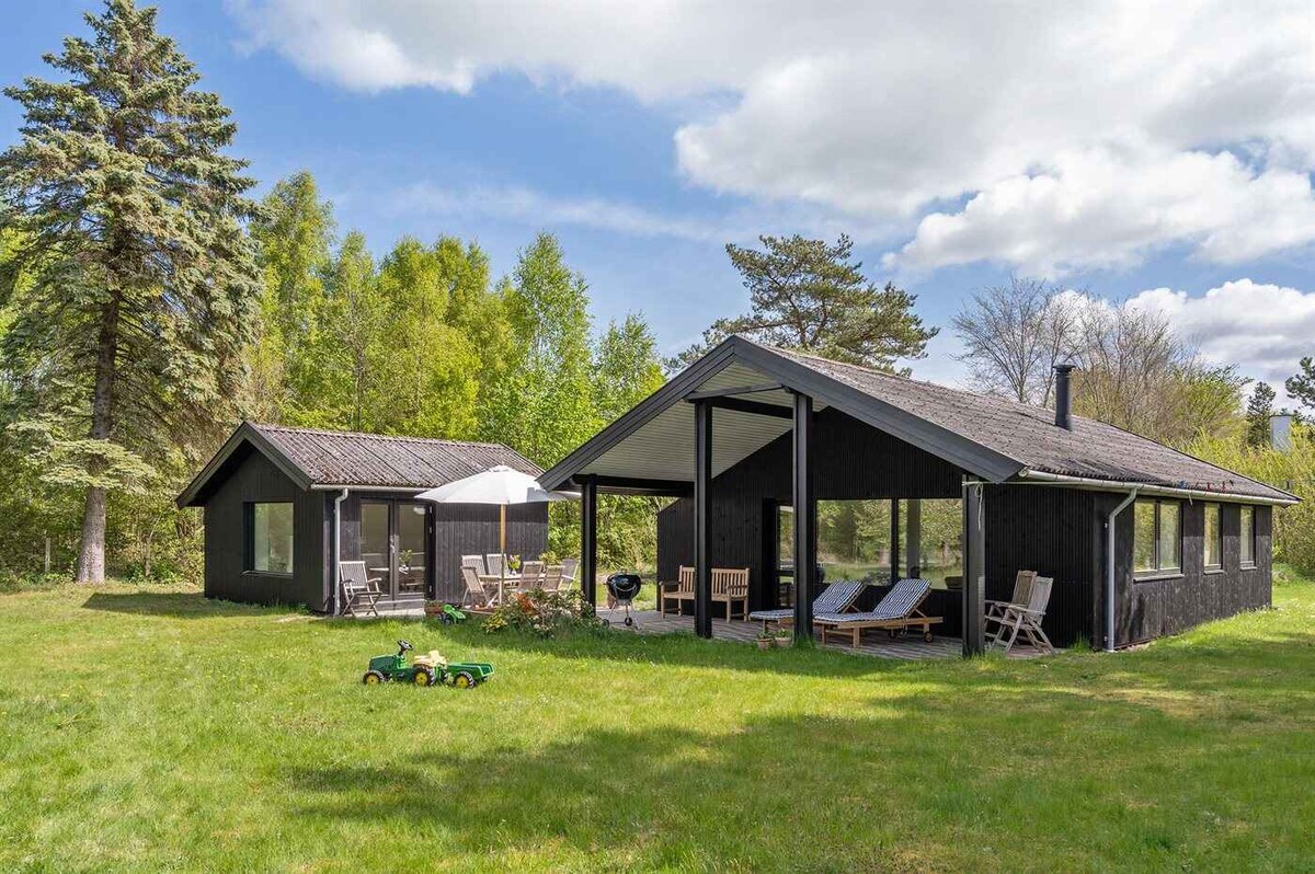 Summer house in an idyllic coastal area.