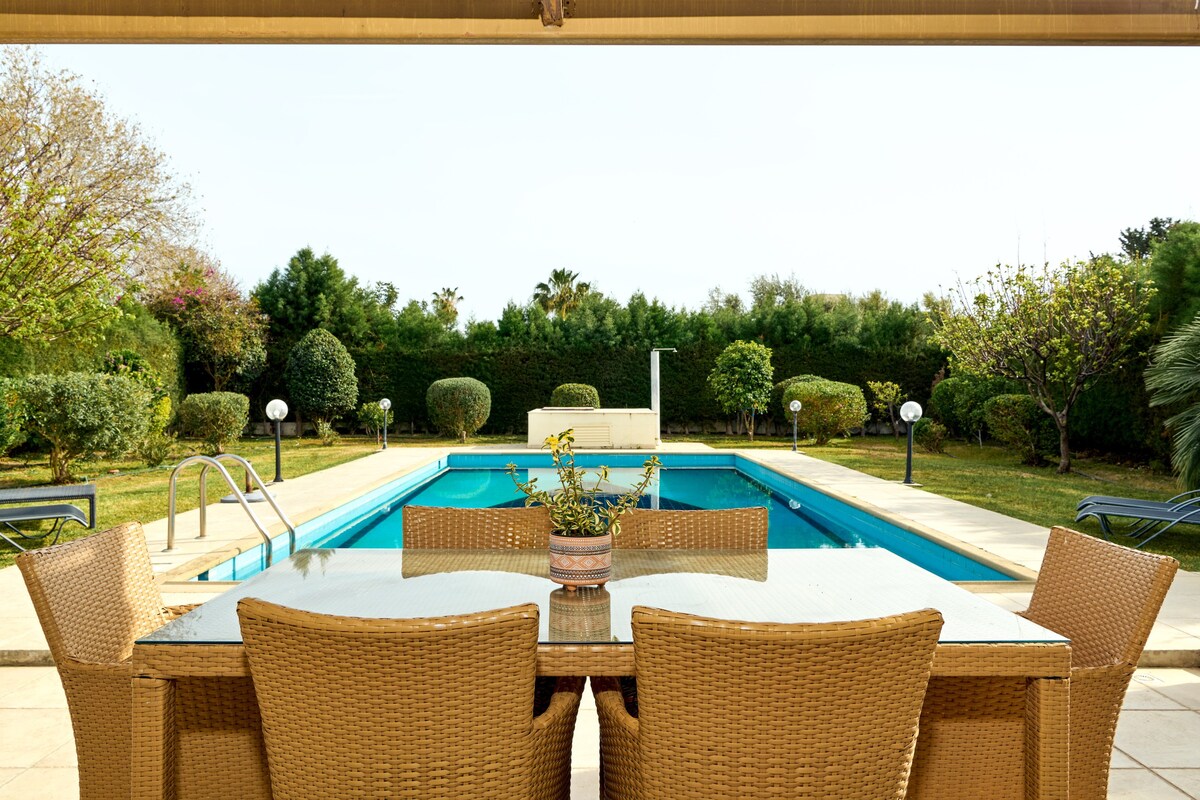 Deluxe Villa Private Pool and Garden