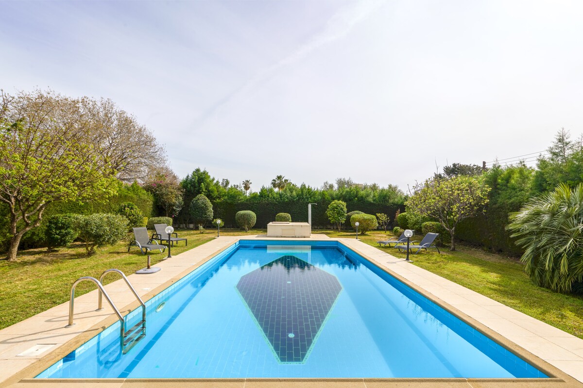 Deluxe Villa Private Pool and Garden