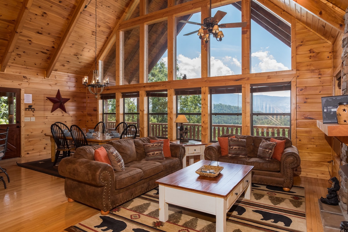 Breathtaking 4-Bedroom Mountain Cabin