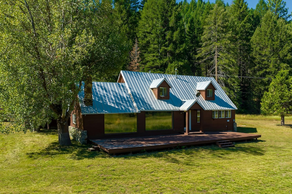 Dog-friendly 3BR on 200 acres with river access
