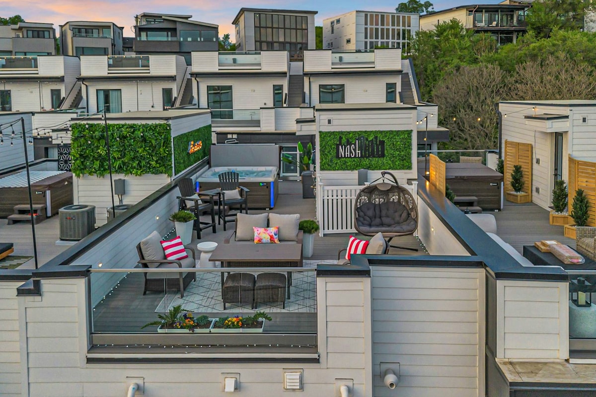 4BR new-build with rooftop deck, hot tub & views