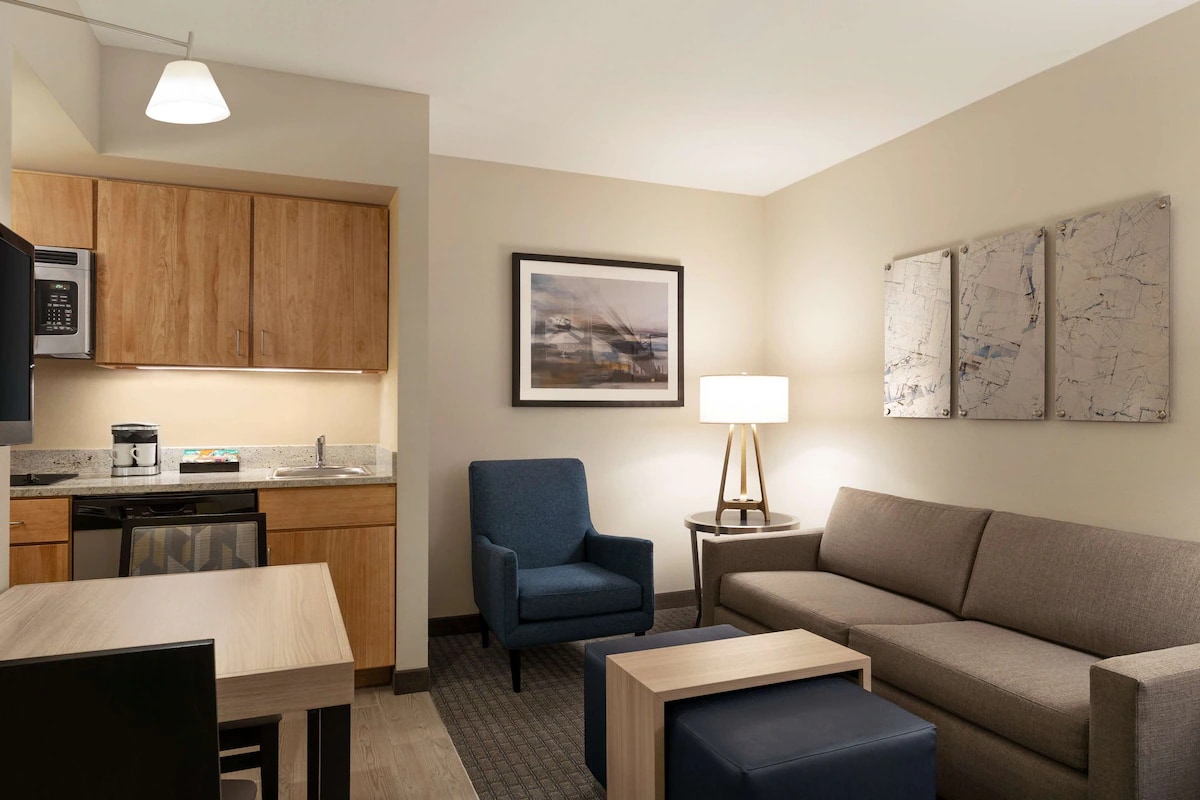 Family-friendly Suites w/ Kitchens & Parking! Pool