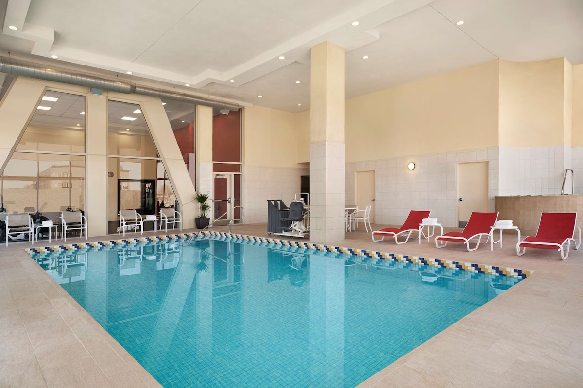 Family-friendly Suites w/ Kitchens & Parking! Pool